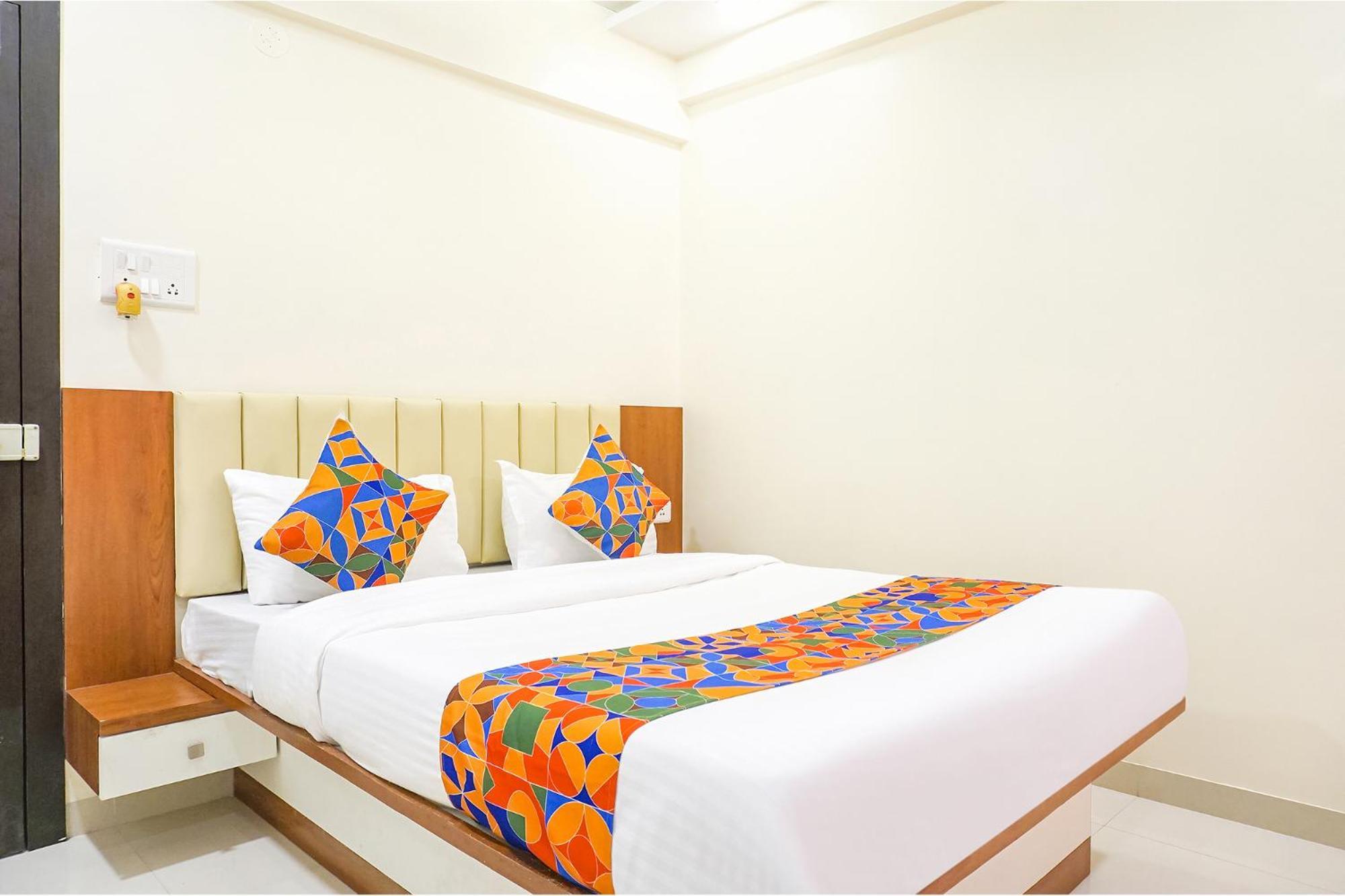 Fabhotel Majestic Luxurious - Nr Rajaram Bhiku Pathare Stadium プネ エクステリア 写真