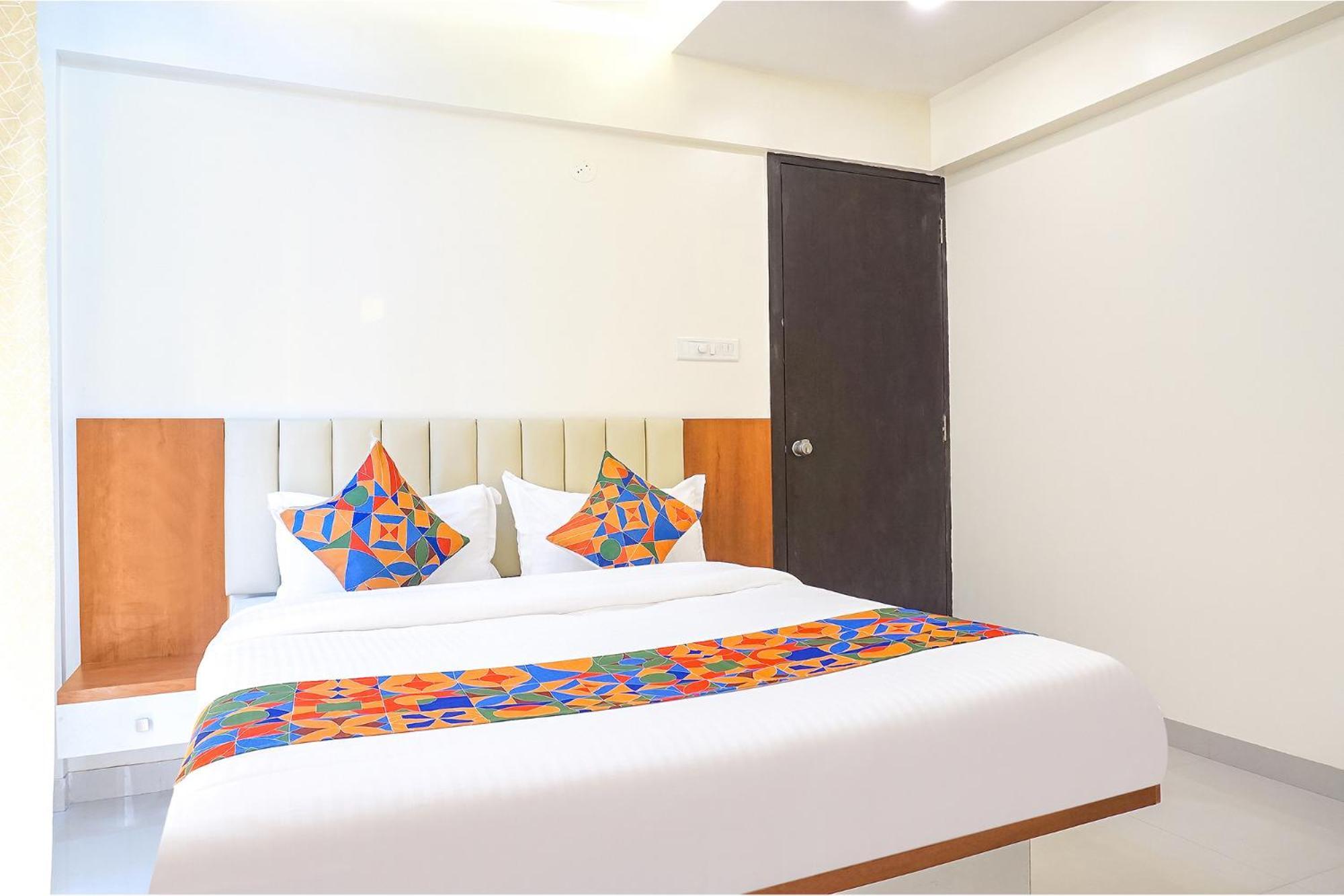 Fabhotel Majestic Luxurious - Nr Rajaram Bhiku Pathare Stadium プネ エクステリア 写真